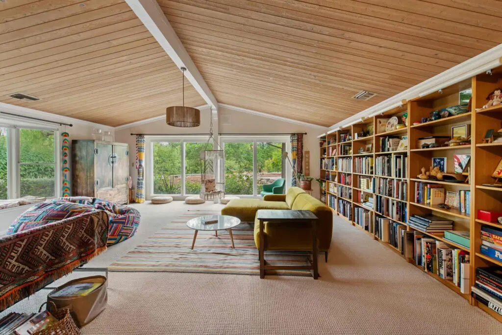 4701 Grand Ave 1 min scaled