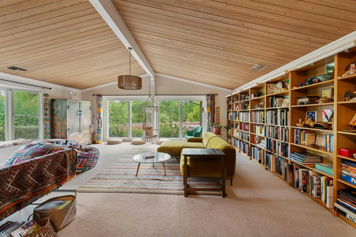 4701 Grand Ave 1 min scaled